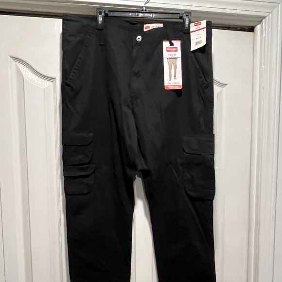 Wrangler men's cargo chinos size W38 L30, NWT - Picture 1 of 3